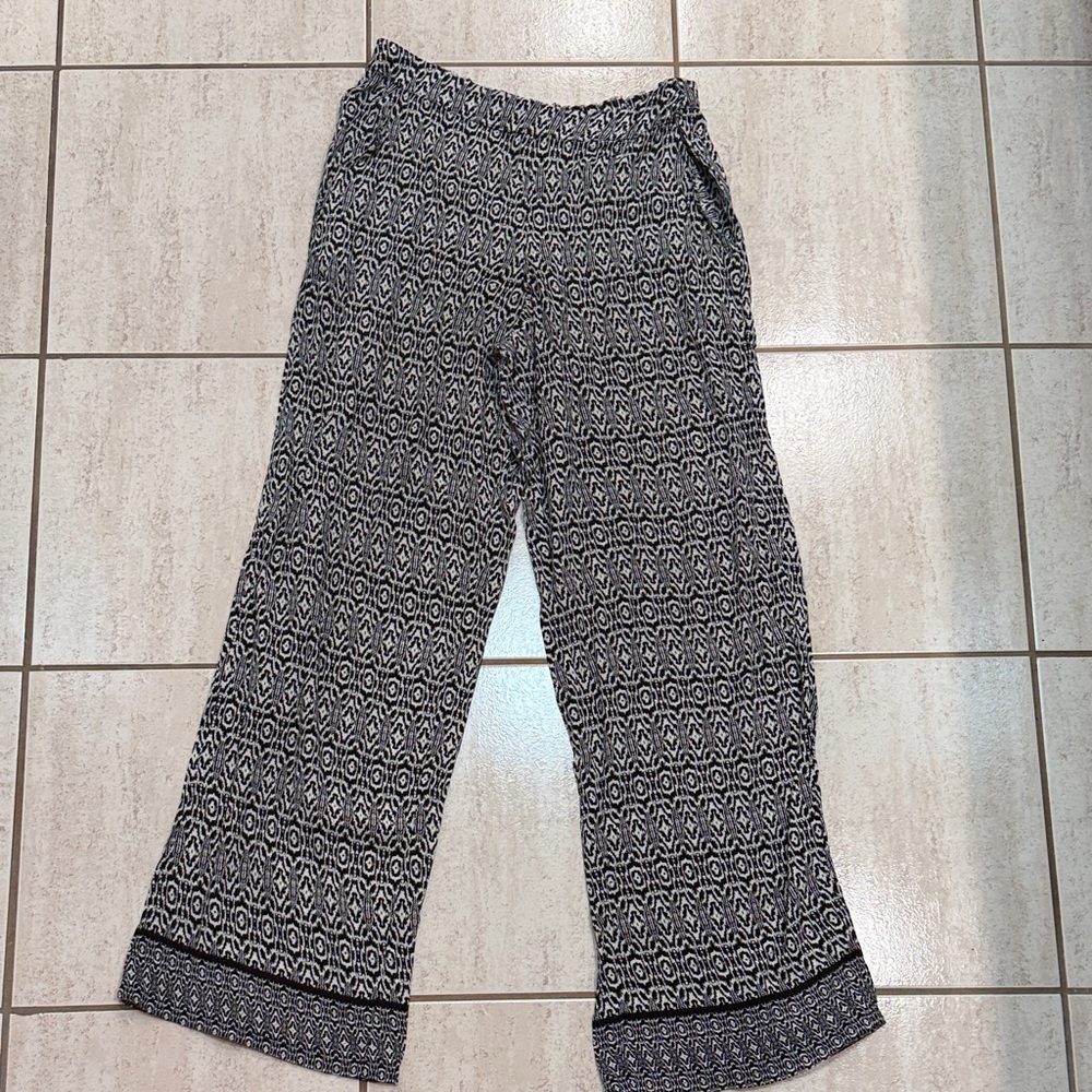 Solitaire Monochrome Patterned Garment